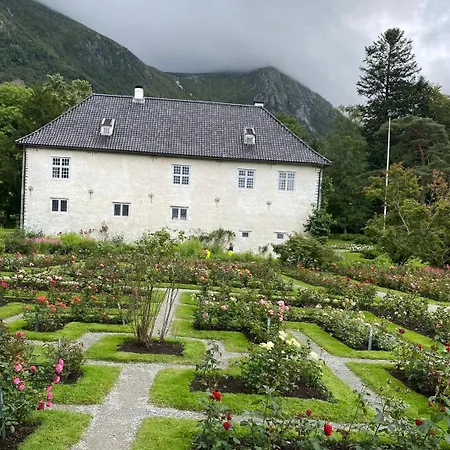Dom wakacyjny Close To The In Idyllic Surroundings Kvam (Hordaland)